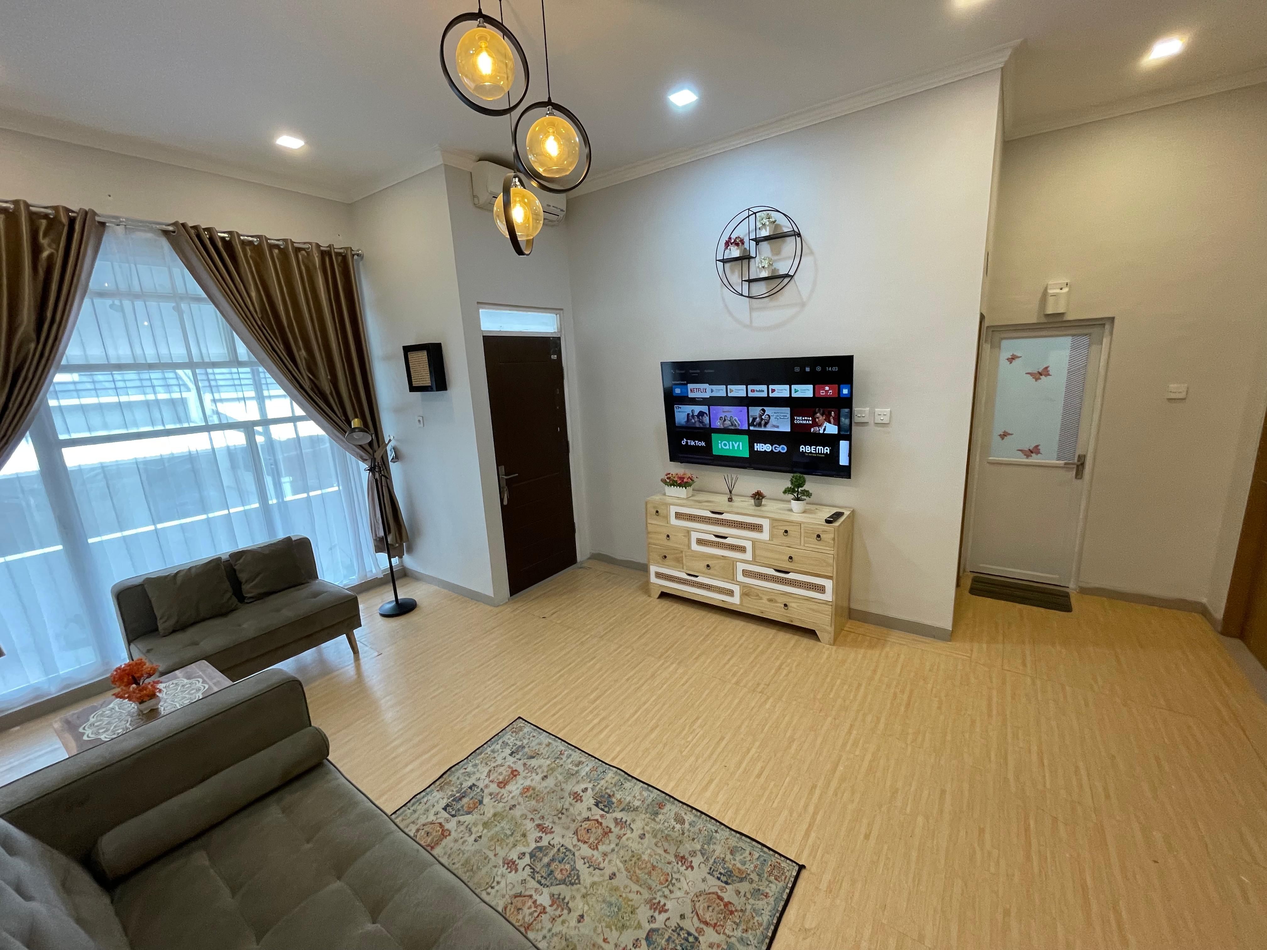 Clamitan House 1 - 8